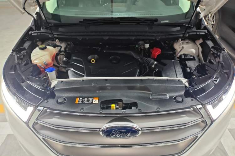 Used Ford Edge 2015 2.0T GTDi Two-Wheel-Drive High-Line Version Engine Bay