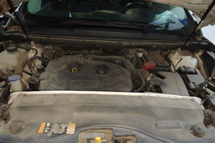 Used Ford Edge 2015 2.0T GTDi Two-Wheel-Drive High-Line Version Engine Bay