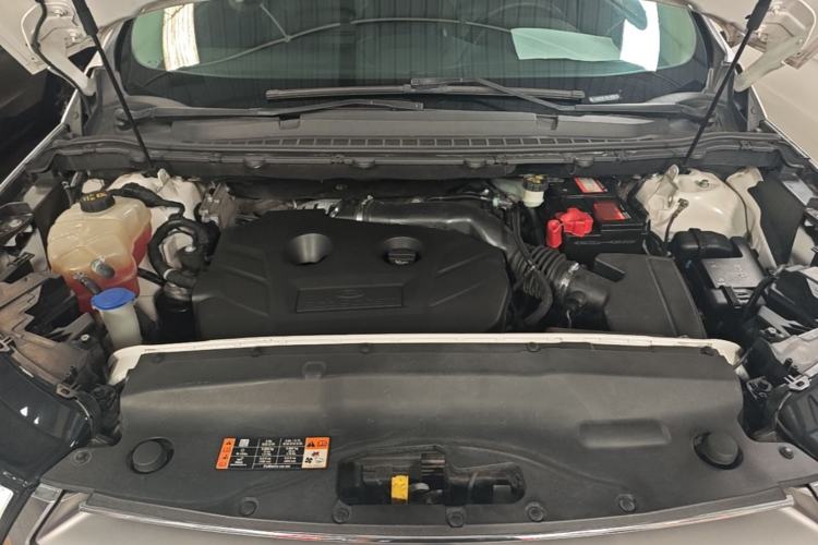 Used Ford Edge 2015 2.0T GTDi Two-Wheel-Drive High-Line Version Engine Bay