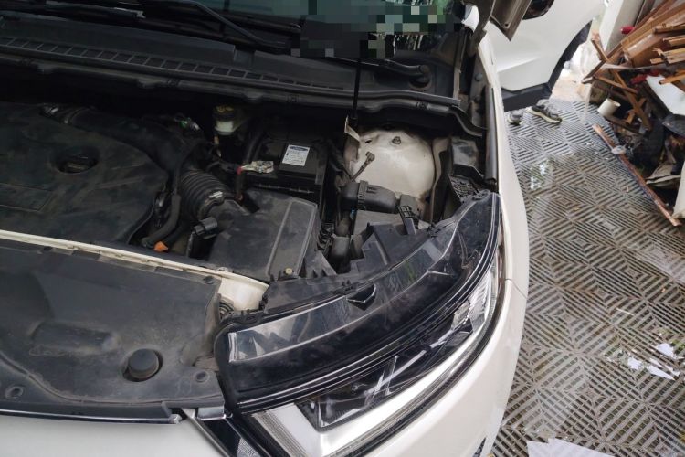 Used Ford Edge 2015 2.0T GTDi Two-Wheel-Drive High-Line Version Engine Bay Left