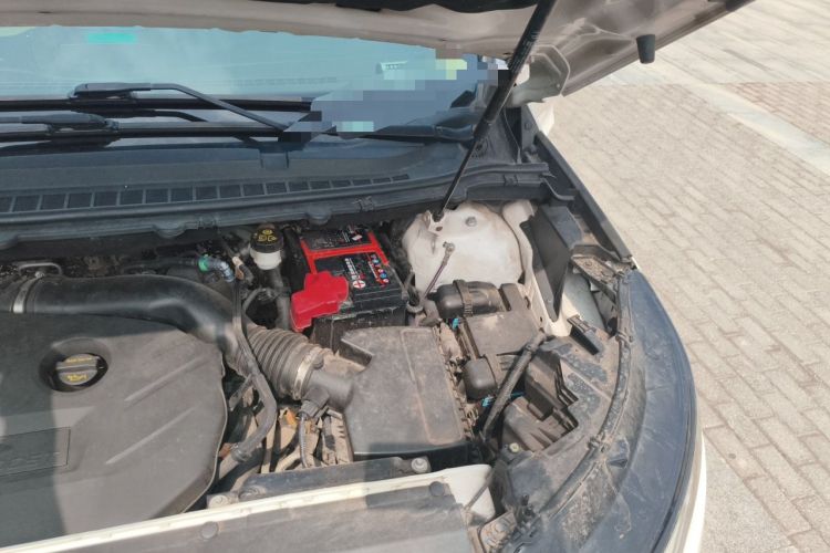 Used Ford Edge 2015 2.0T GTDi Two-Wheel-Drive High-Line Version Engine Bay Left