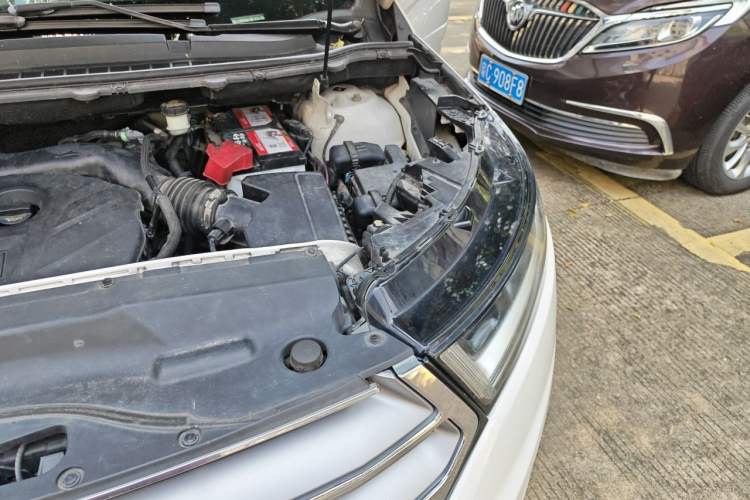 Used Ford Edge 2015 2.0T GTDi Two-Wheel-Drive High-Line Version Engine Bay Left