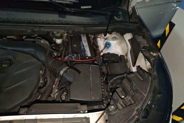 Used Ford Edge 2015 2.0T GTDi Four-Wheel Drive Prestige Model Engine Bay Left