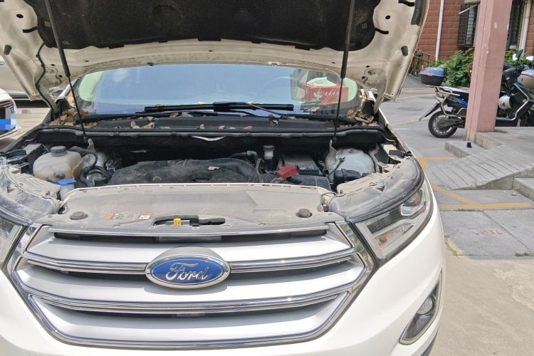 Used Ford Edge 2015 2.0T GTDi Two-Wheel-Drive Platinum Edition Engine Bay Left