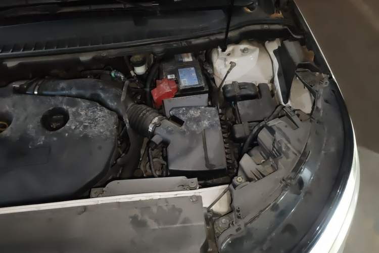 Used Ford Edge 2015 2.0T GTDi Two-Wheel-Drive High-Line Version Engine Bay Left