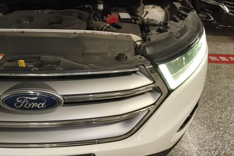 Used Ford Edge 2015 2.0T GTDi Two-Wheel-Drive High-Line Version Engine Bay Left