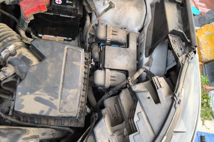 Used Ford Edge 2015 2.0T GTDi Two-Wheel-Drive High-Line Version Engine Bay Left