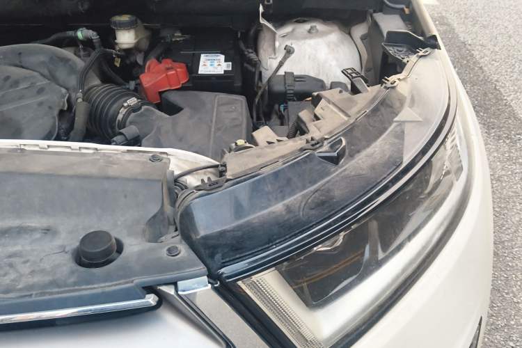 Used Ford Edge 2015 2.0T GTDi Two-Wheel-Drive High-Line Version Engine Bay Left