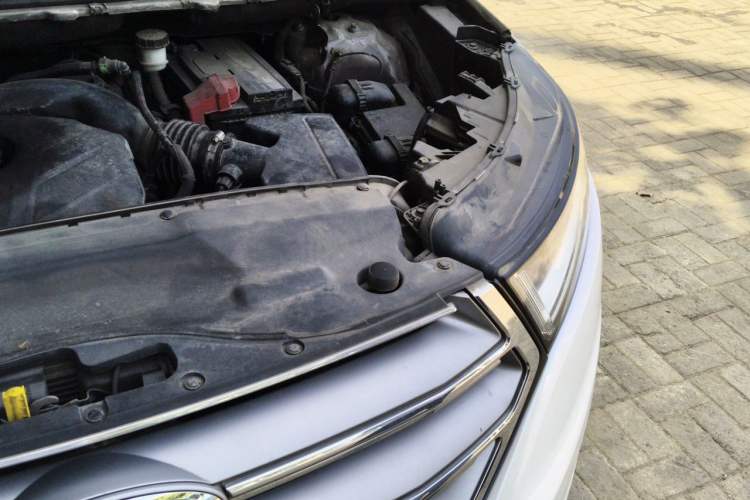 Used Ford Edge 2015 2.0T GTDi Two-Wheel-Drive High-Line Version Engine Bay Left
