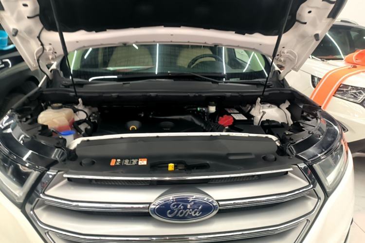 Used Ford Edge 2015 2.0T GTDi Two-Wheel-Drive High-Line Version Engine Bay