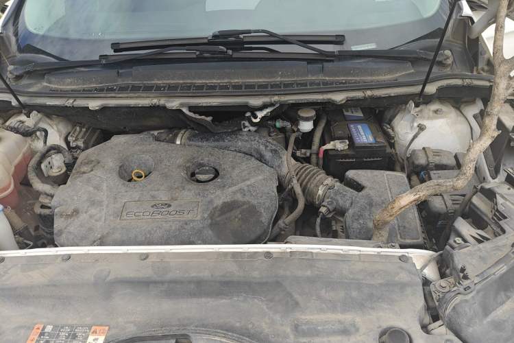 Used Ford Edge 2015 2.0T GTDi Two-Wheel-Drive High-Line Version Engine Bay