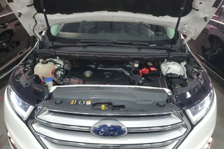 Used Ford Edge 2015 2.0T GTDi Two-Wheel-Drive High-Line Version Engine Bay