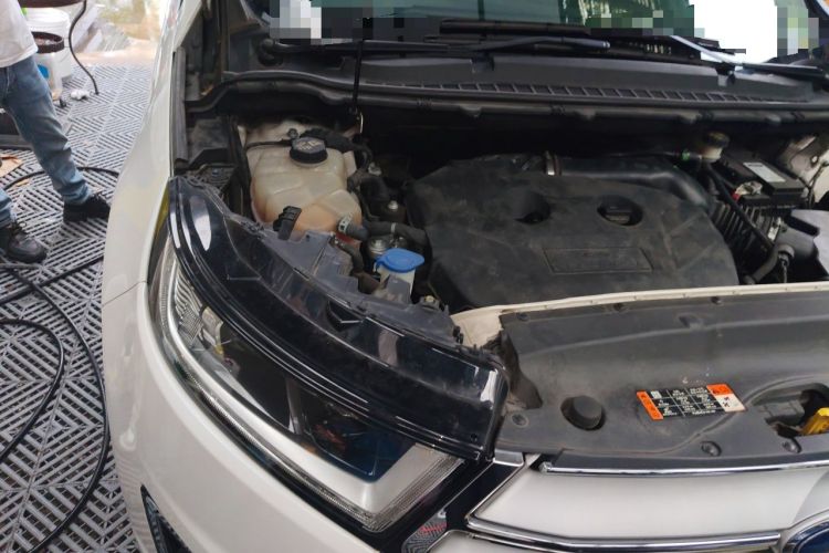 Used Ford Edge 2015 2.0T GTDi Two-Wheel-Drive High-Line Version Engine Bay Right