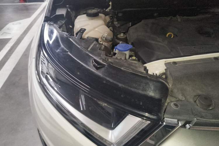 Used Ford Edge 2015 2.0T GTDi Four-Wheel Drive Prestige Model Engine Bay Right