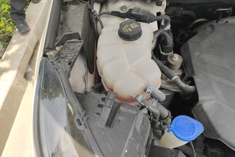 Used Ford Edge 2015 2.0T GTDi Four-Wheel Drive Prestige Model Engine Bay Right
