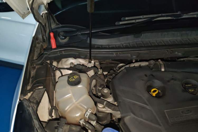 Used Ford Edge 2015 2.0T GTDi Four-Wheel Drive Prestige Model Engine Bay Right