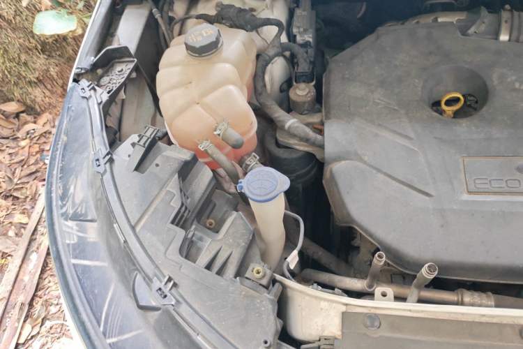 Used Ford Edge 2015 2.0T GTDi 4x4 High-Grade Model Engine Bay Right