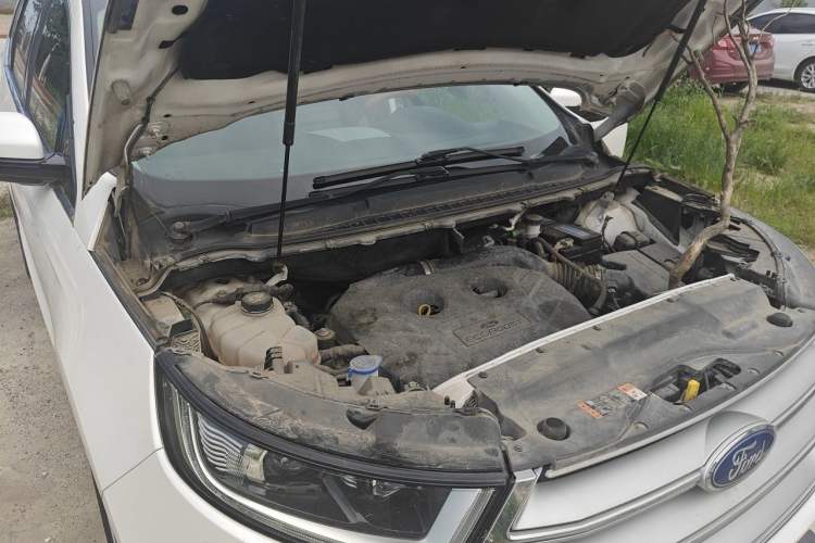 Used Ford Edge 2015 2.0T GTDi Two-Wheel-Drive High-Line Version Engine Bay Right