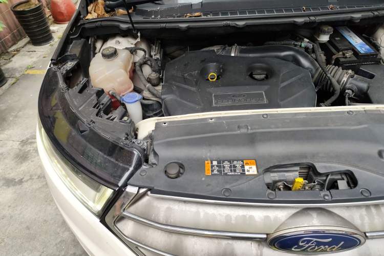 Used Ford Edge 2015 2.0T GTDi Two-Wheel-Drive High-Line Version Engine Bay Right