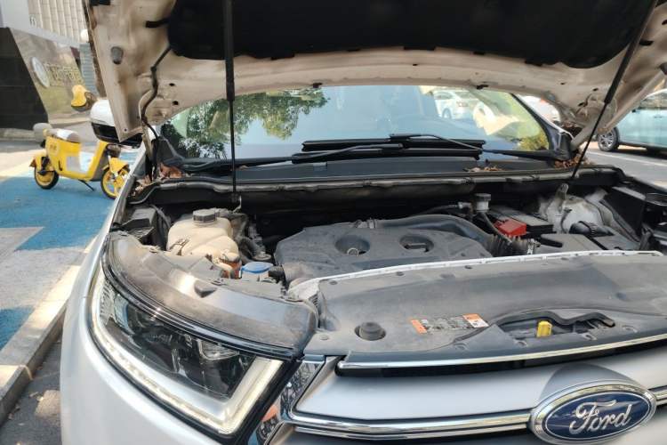 Used Ford Edge 2015 2.0T GTDi Two-Wheel-Drive High-Line Version Engine Bay Right