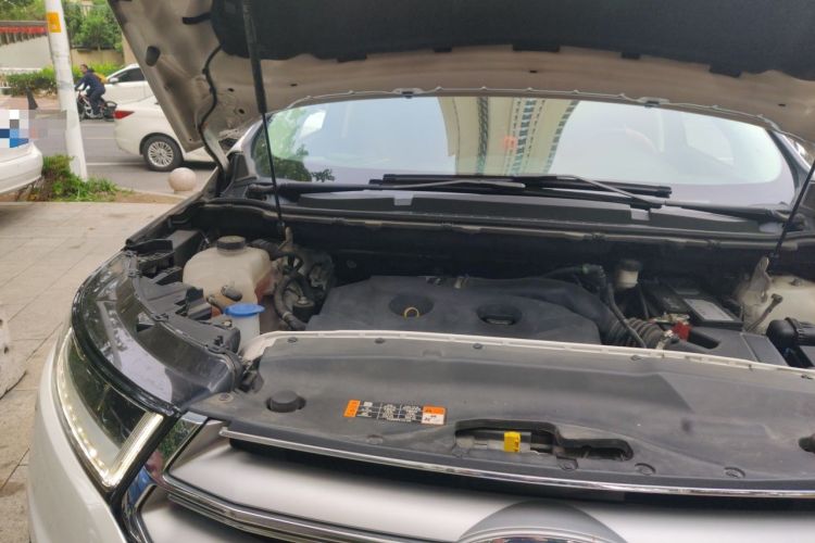 Used Ford Edge 2015 2.0T GTDi Four-Wheel Drive Prestige Model Engine Bay Right