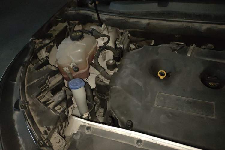 Used Ford Edge 2015 2.0T GTDi 4x4 High-Grade Model Engine Bay Right