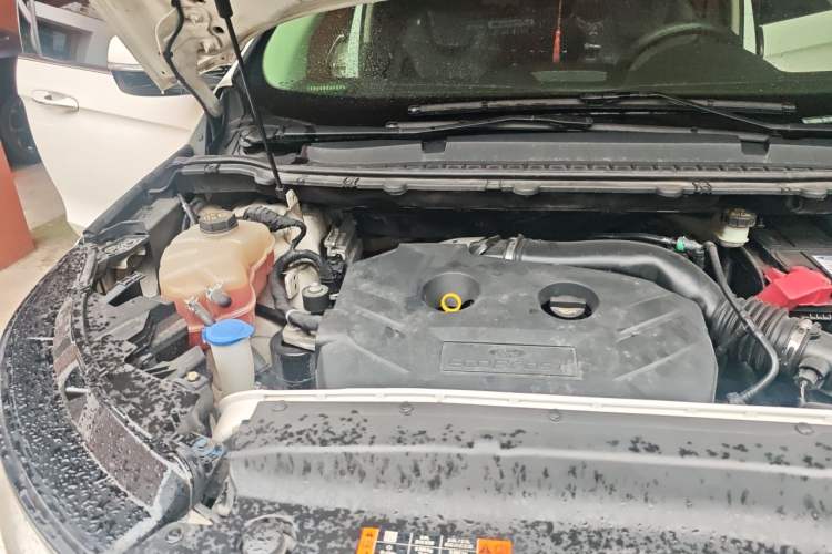 Used Ford Edge 2015 2.0T GTDi Four-Wheel Drive Prestige Model Engine Bay Right