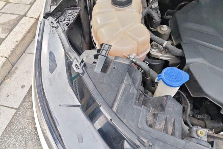 Used Ford Edge 2015 2.0T GTDi Four-Wheel Drive Prestige Model Engine Bay Right