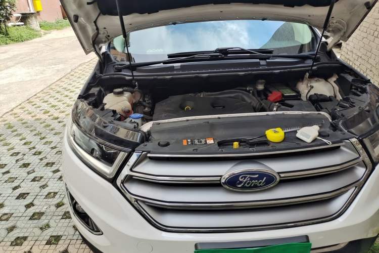 Used Ford Edge 2015 2.0T GTDi Two-Wheel-Drive High-Line Version Engine Bay Right