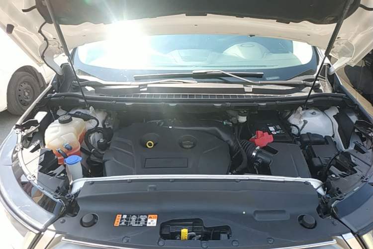 Used Ford Edge 2015 2.0T GTDi Four-Wheel Drive Prestige Model Engine Bay