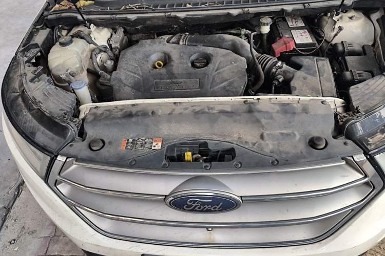 Used Ford Edge 2015 2.0T GTDi Two-Wheel-Drive Platinum Edition Engine Bay