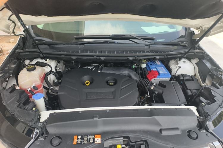 Used Ford Edge 2015 2.0T GTDi Two-Wheel-Drive High-Line Version Engine Bay