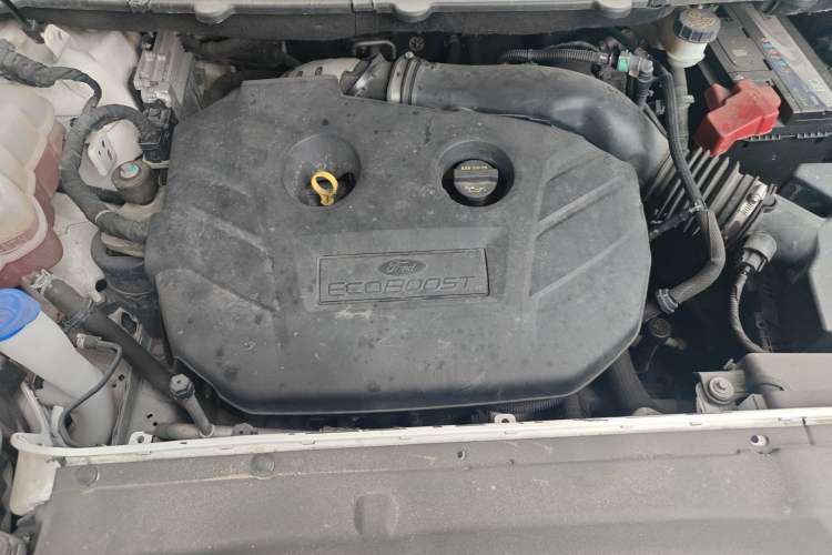 Used Ford Edge 2015 2.0T GTDi Two-Wheel-Drive High-Line Version Engine Bay