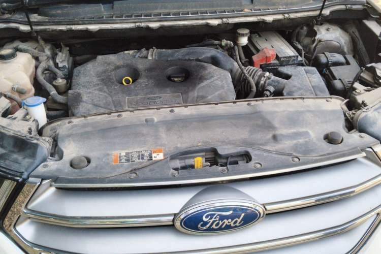Used Ford Edge 2015 2.0T GTDi Two-Wheel-Drive High-Line Version Engine Bay