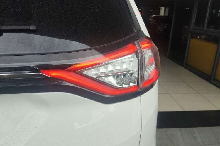 Used Ford Edge 2015 2.0T GTDi Two-Wheel-Drive Elite Edition Exterior 1