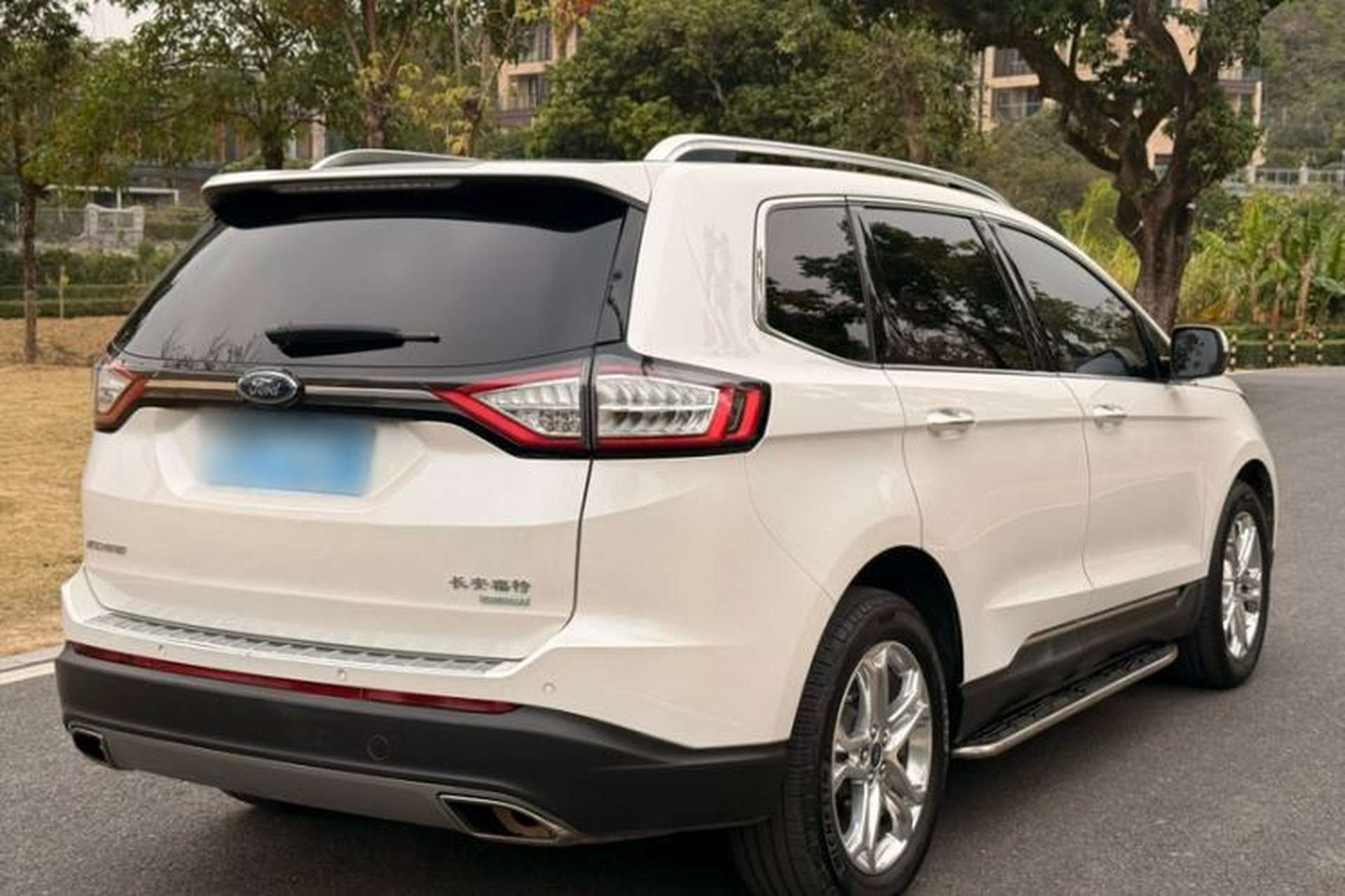 Used Ford Edge 2015 2.0T GTDi Two-Wheel-Drive High-Line Version Exterior 3