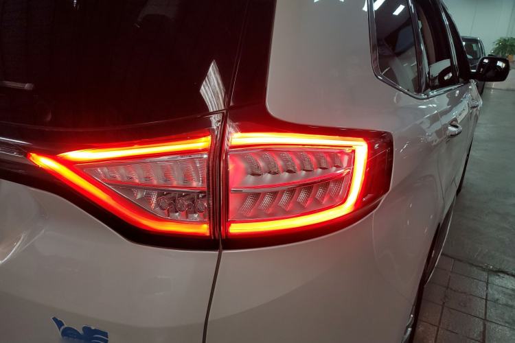 Used Ford Edge 2015 2.0T GTDi Two-Wheel-Drive High-Line Version Exterior 3