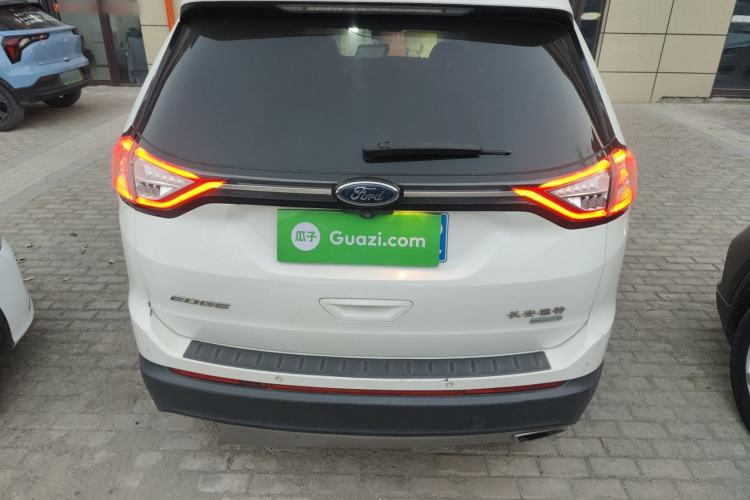 Used Ford Edge 2015 2.0T GTDi Two-Wheel-Drive Platinum Edition Exterior 4