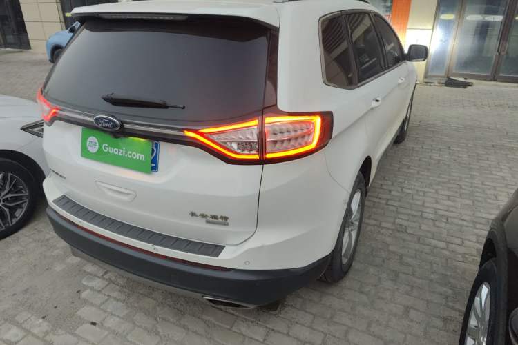 Used Ford Edge 2015 2.0T GTDi Two-Wheel-Drive Platinum Edition Exterior 5
