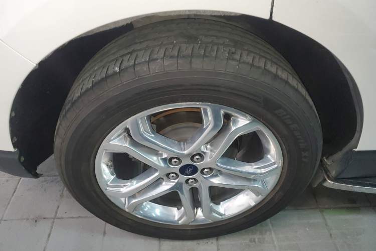Used Ford Edge 2015 2.0T GTDi Two-Wheel-Drive High-Line Version Exterior 5