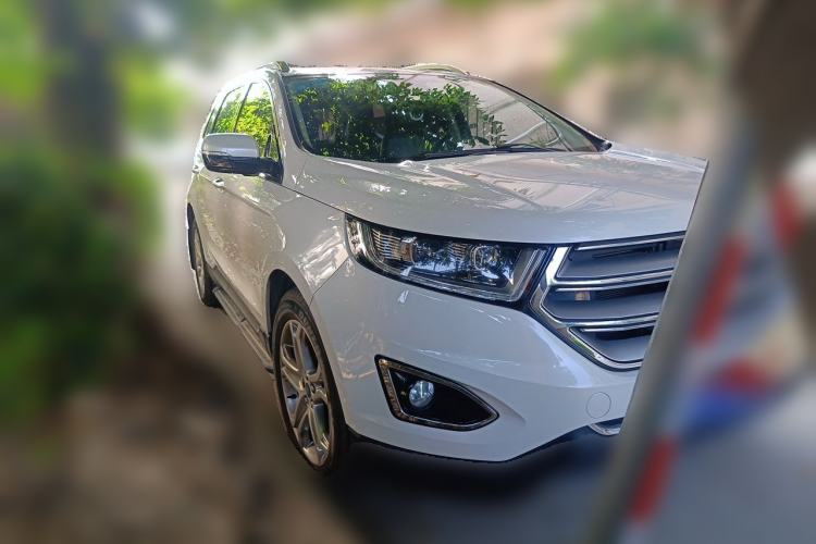 Used Ford Edge 2015 2.0T GTDi Two-Wheel-Drive High-Line Version Front Right 45 Deg