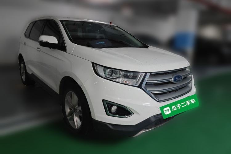 Used Ford Edge 2015 2.0T GTDi Two-Wheel-Drive Platinum Edition Front Right 45 Deg