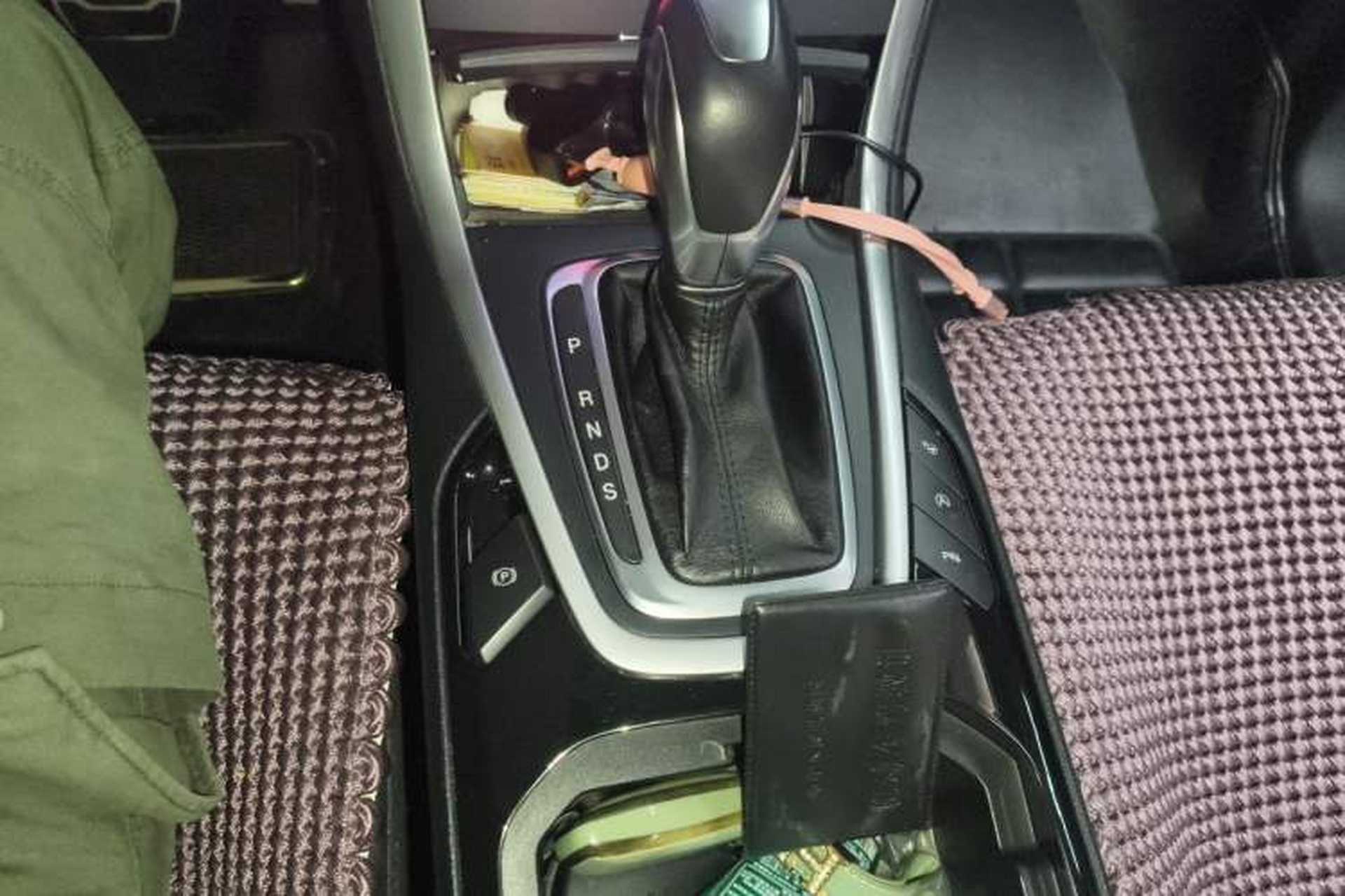 Used Ford Edge 2015 2.0T GTDi Four-Wheel Drive Prestige Model Gear Lever
