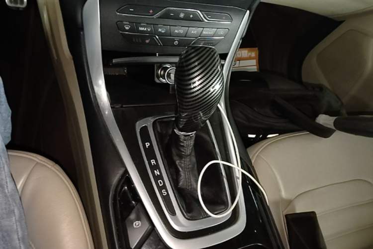 Used Ford Edge 2015 2.0T GTDi 4x4 High-Grade Model Gear Lever