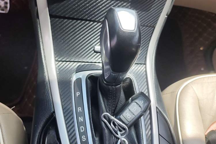 Used Ford Edge 2015 2.0T GTDi Two-Wheel-Drive Elite Edition Gear Lever