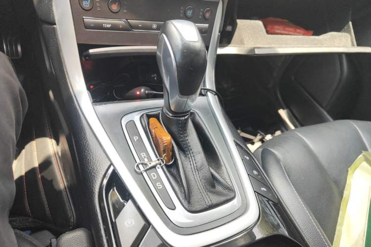 Used Ford Edge 2015 2.0T GTDi Four-Wheel Drive Prestige Model Gear Lever