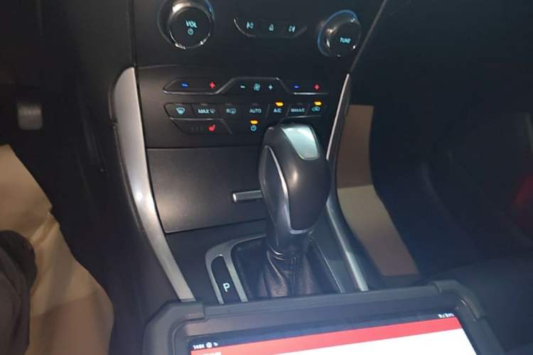 Used Ford Edge 2015 2.0T GTDi 4x4 High-Grade Model Gear Lever