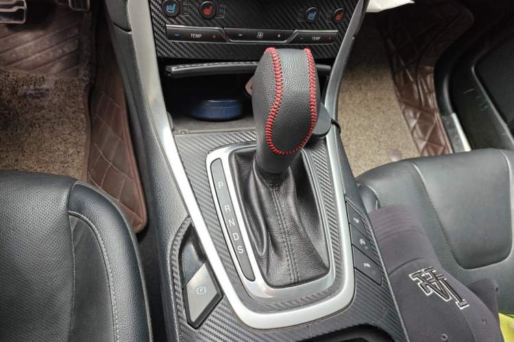 Used Ford Edge 2015 2.0T GTDi Four-Wheel Drive Prestige Model Gear Lever