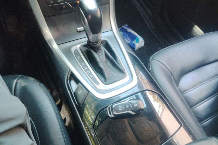 Used Ford Edge 2015 2.0T GTDi Two-Wheel-Drive High-Line Version Gear Lever