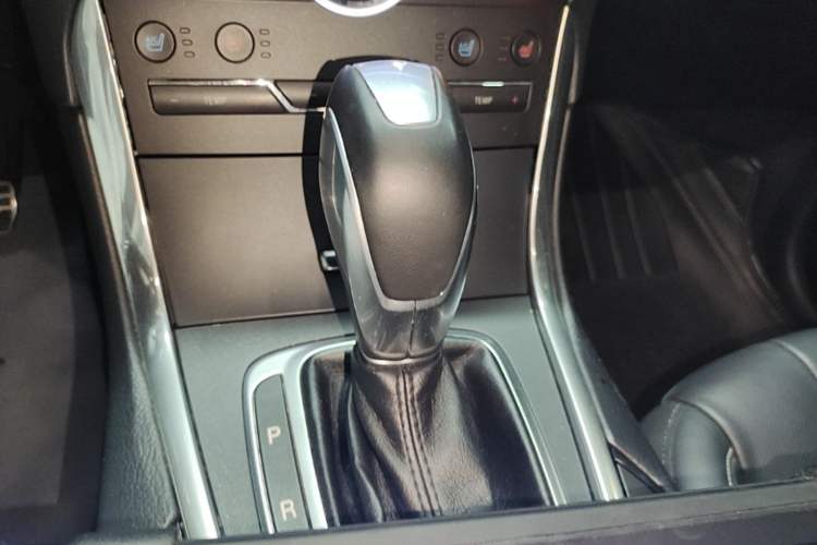 Used Ford Edge 2015 2.7T GTDi 4x4 Prestige 7-Seater Gear Lever
